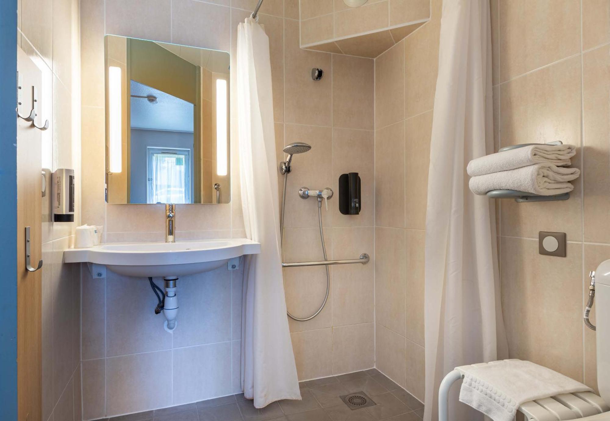 B&B Hotel Chartres Le Coudray 외부 사진